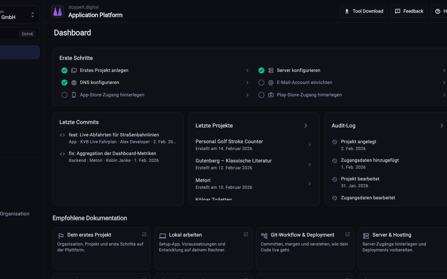 Deployments, Fehler und Serverzustand auf einem Dashboard.